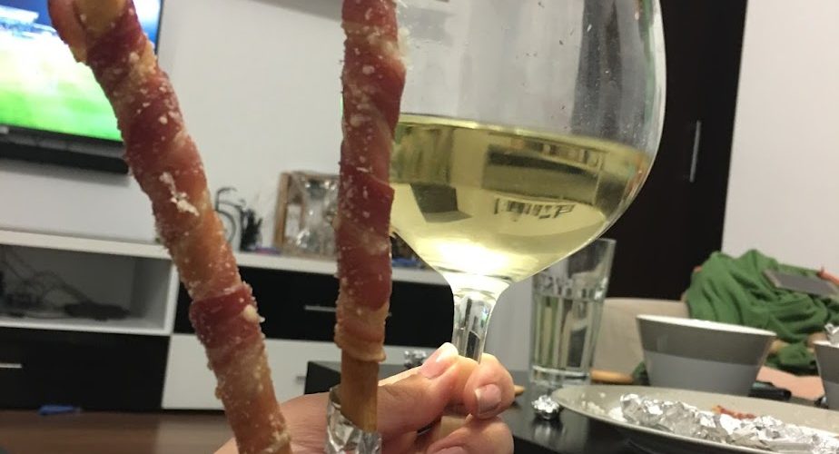 Sticks-uri de grisine cu bacon la cuptor